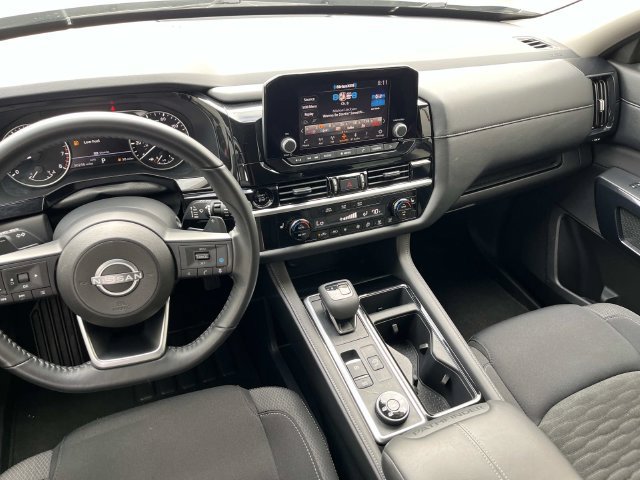 Used 2025 Nissan Pathfinder SV AWD/4WD image 13