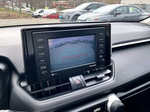 Used 2021 Toyota RAV4 LE AWD/4WD image 19