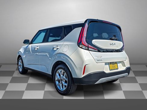 Used 2024 Kia Soul LX w/ Option Group 015 FWD image 4