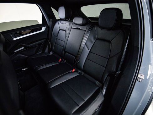 Certified 2026 Porsche Cayenne image 24
