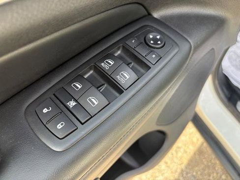 Used 2020 Jeep Grand Cherokee Limited AWD/4WD image 24