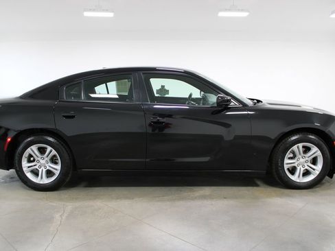 Used 2022 Dodge Charger SXT image 11