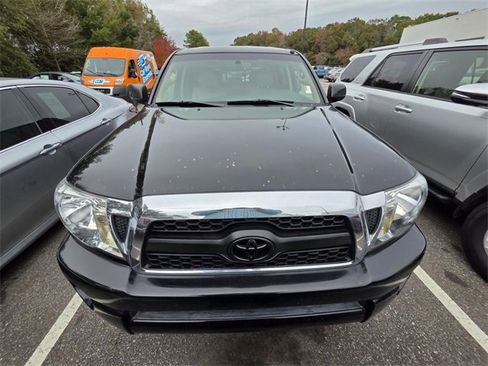 Used 2011 Toyota Tacoma PreRunner image 2