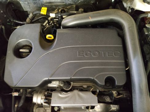 Used 2023 Chevrolet Equinox LT image 30