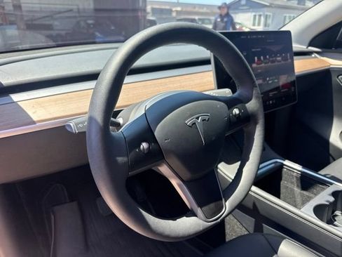 Used 2025 Tesla Model Y Long Range RWD image 10