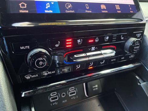 New 2025 Jeep Grand Cherokee L Limited w/ Luxury Tech Group II image 6