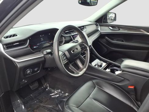 Used 2023 Jeep Grand Cherokee Limited w/ Black Appearance Package AWD/4WD image 10