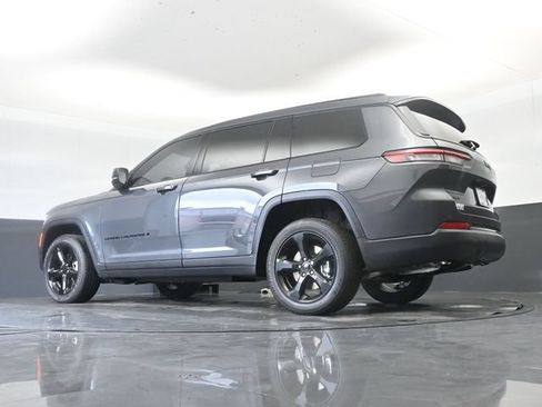 Used 2025 Jeep Grand Cherokee L Altitude AWD/4WD image 35