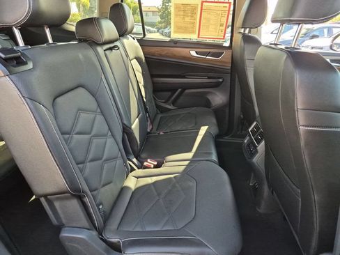 Used 2025 Volkswagen Atlas SE FWD image 31