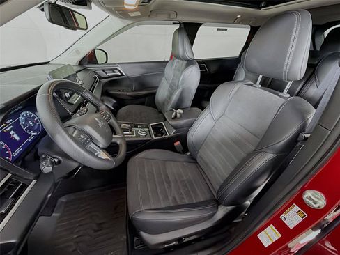 Used 2024 Mitsubishi Outlander SE AWD/4WD image 2