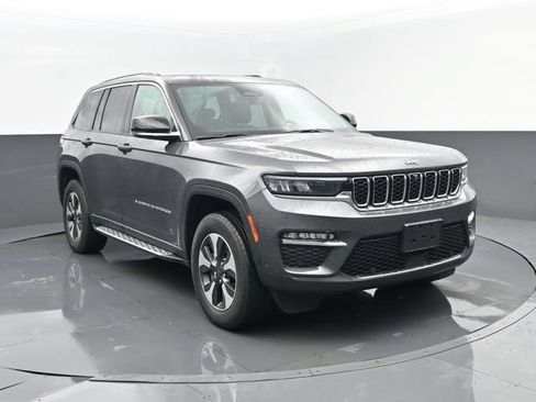 Used 2023 Jeep Grand Cherokee 4WD 4xe w/ Luxury Tech Group II image 3