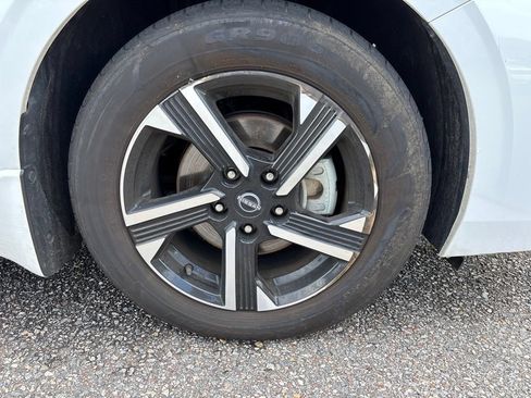 Used 2024 Nissan Sentra SV FWD image 17