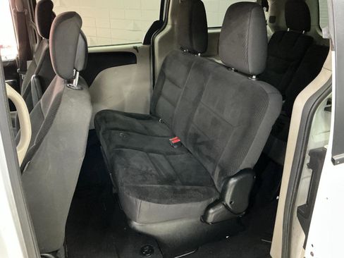 Used 2019 Dodge Grand Caravan SE w/ UConnect Hands-Free Group FWD image 19