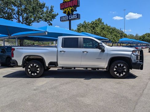 Used 2020 Chevrolet Silverado 2500 Custom w/ Custom Value Package AWD/4WD image 2