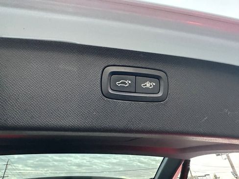 Used 2021 Volvo XC90 T6 Momentum image 32