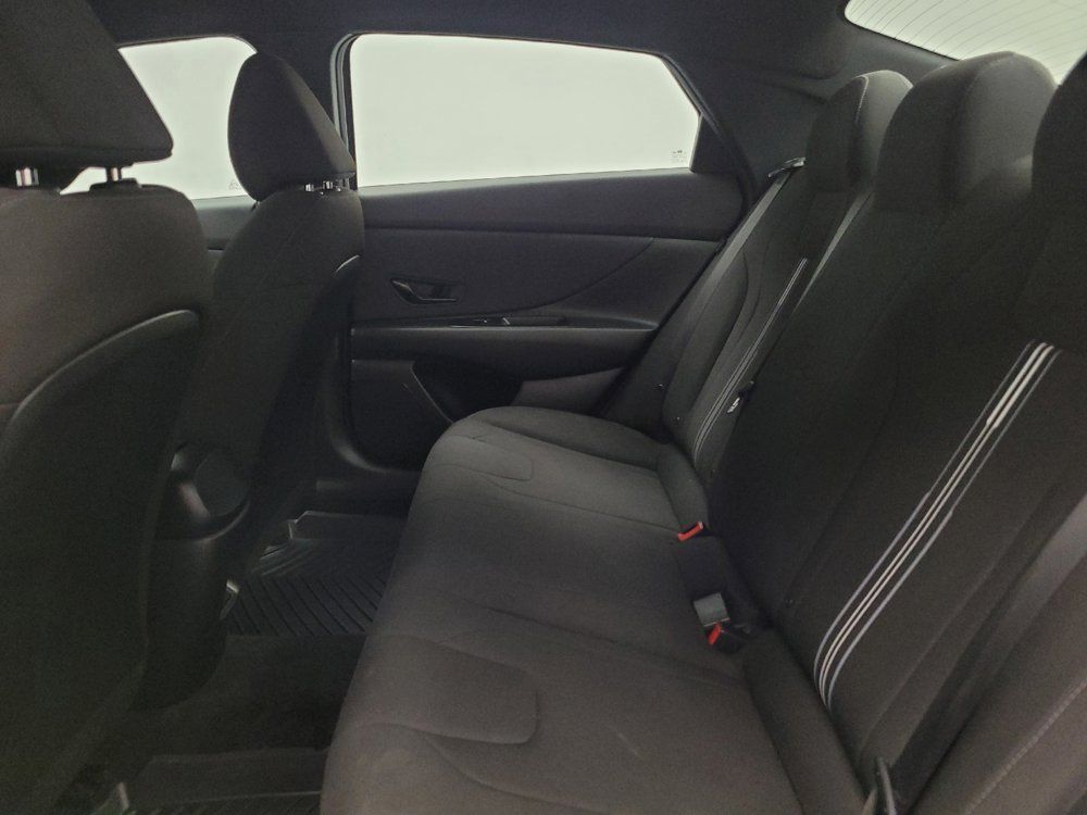 Used 2025 Hyundai Elantra Sport FWD image 18