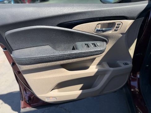 Used 2021 Honda Pilot Touring image 9