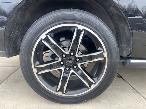 Used 2021 Ford Expedition Limited image 3