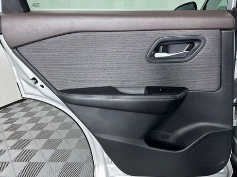 Used 2023 Nissan Rogue SV image 21