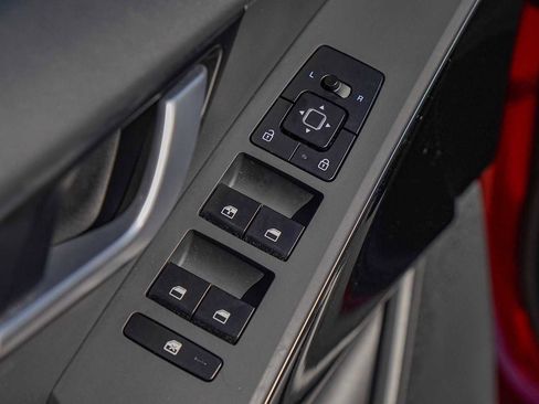 Certified 2025 Kia Niro EX image 23