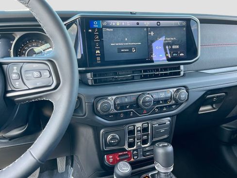 Used 2025 Jeep Wrangler Unlimited Rubicon w/ Safety Group image 14