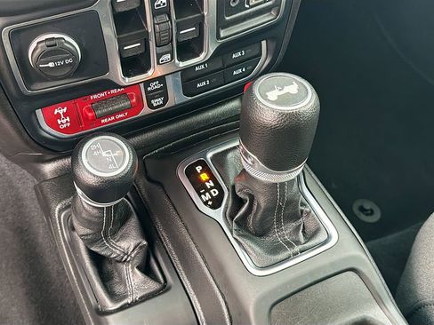 Used 2024 Jeep Wrangler Unlimited Rubicon AWD/4WD image 25