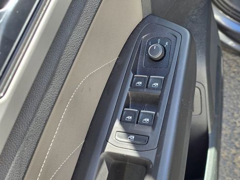 Used 2023 Volkswagen Atlas Cross Sport SE image 14