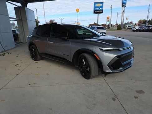 New 2026 Chevrolet Equinox EV RS image 3