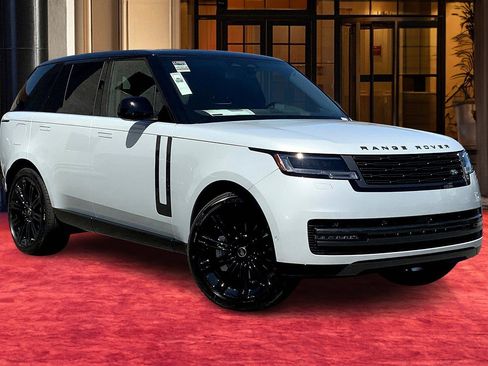 New 2025 Land Rover Range Rover SE image 3
