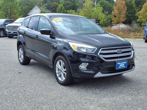 Used 2017 Ford Escape SE image 3
