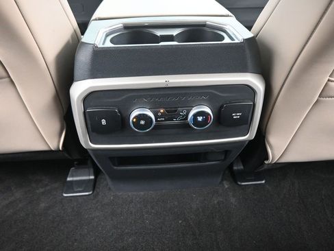 Used 2022 Ford Expedition XLT image 29