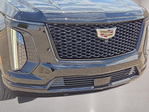Used 2025 Cadillac Escalade Sport Platinum RWD image 9