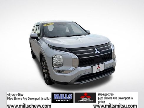 Used 2025 Mitsubishi Outlander SE FWD image 3