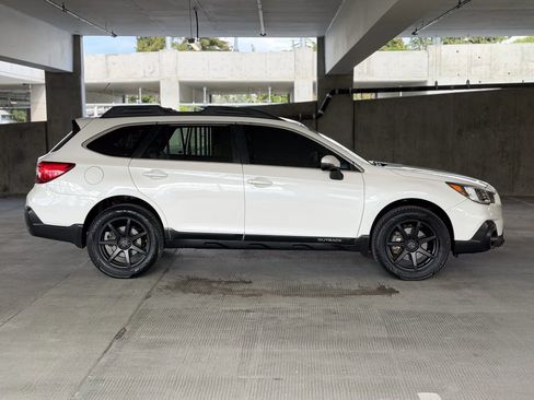 Used 2019 Subaru Outback 2.5i Limited w/ Popular Package #2 AWD/4WD image 4