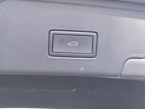 Used 2024 Volkswagen Atlas Cross Sport SE w/ Panoramic Sunroof Package image 14