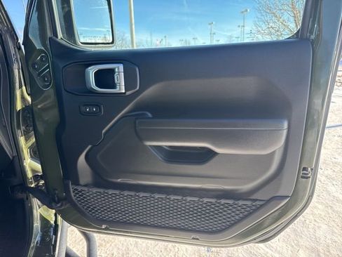 Used 2022 Jeep Gladiator Willys image 22