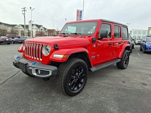 Used 2022 Jeep Wrangler Unlimited Sahara w/ Cold Weather Group AWD/4WD image 3