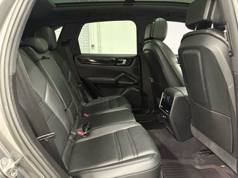 Used 2019 Porsche Cayenne AWD/4WD image 14