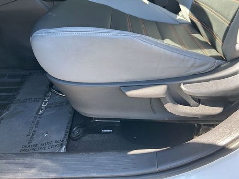 Used 2023 Nissan Kicks SR w/ SR Premium Package FWD image 12