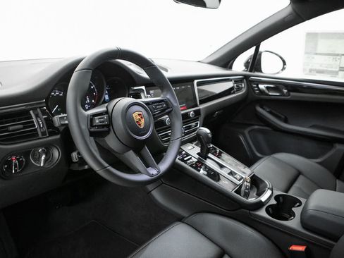 New 2026 Porsche Macan AWD/4WD image 4