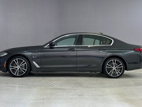 Used 2023 BMW 530e w/ Convenience Package image 2