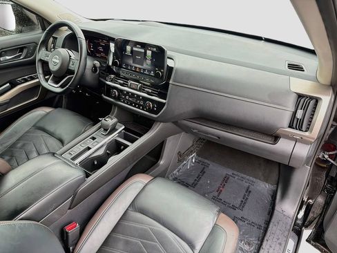 Used 2022 Nissan Pathfinder Platinum w/ Cargo Package FWD image 14