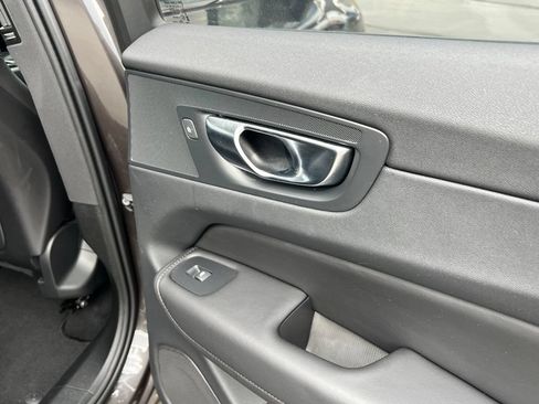 Used 2025 Volvo XC60 B5 Plus w/ Climate Package AWD/4WD image 18