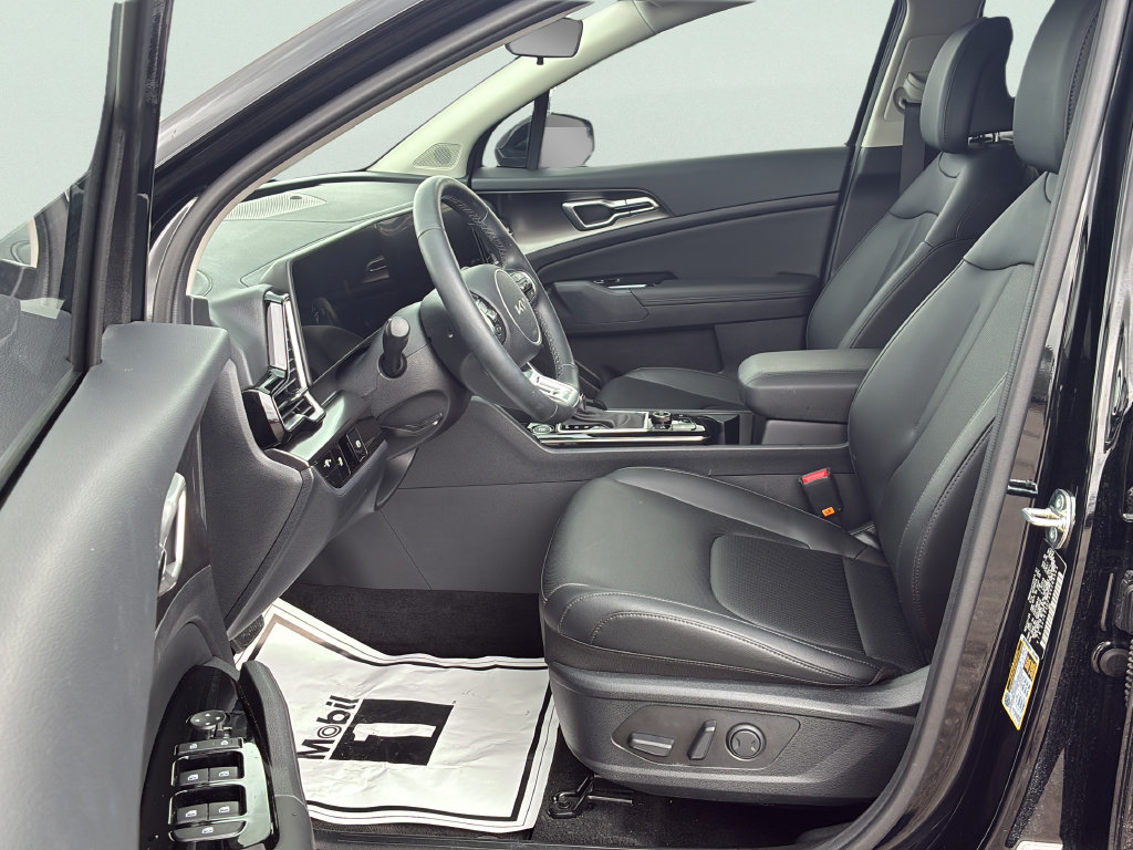 Used 2025 Kia Sportage EX FWD image 13