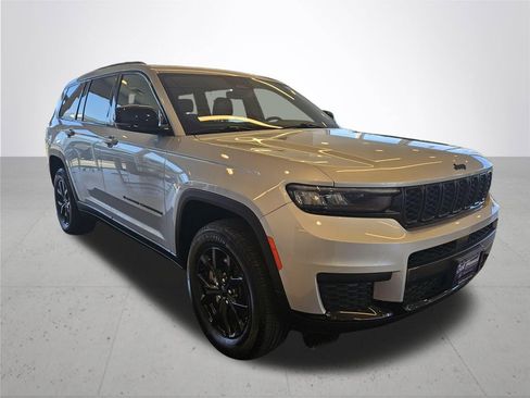 Used 2024 Jeep Grand Cherokee L Laredo image 5