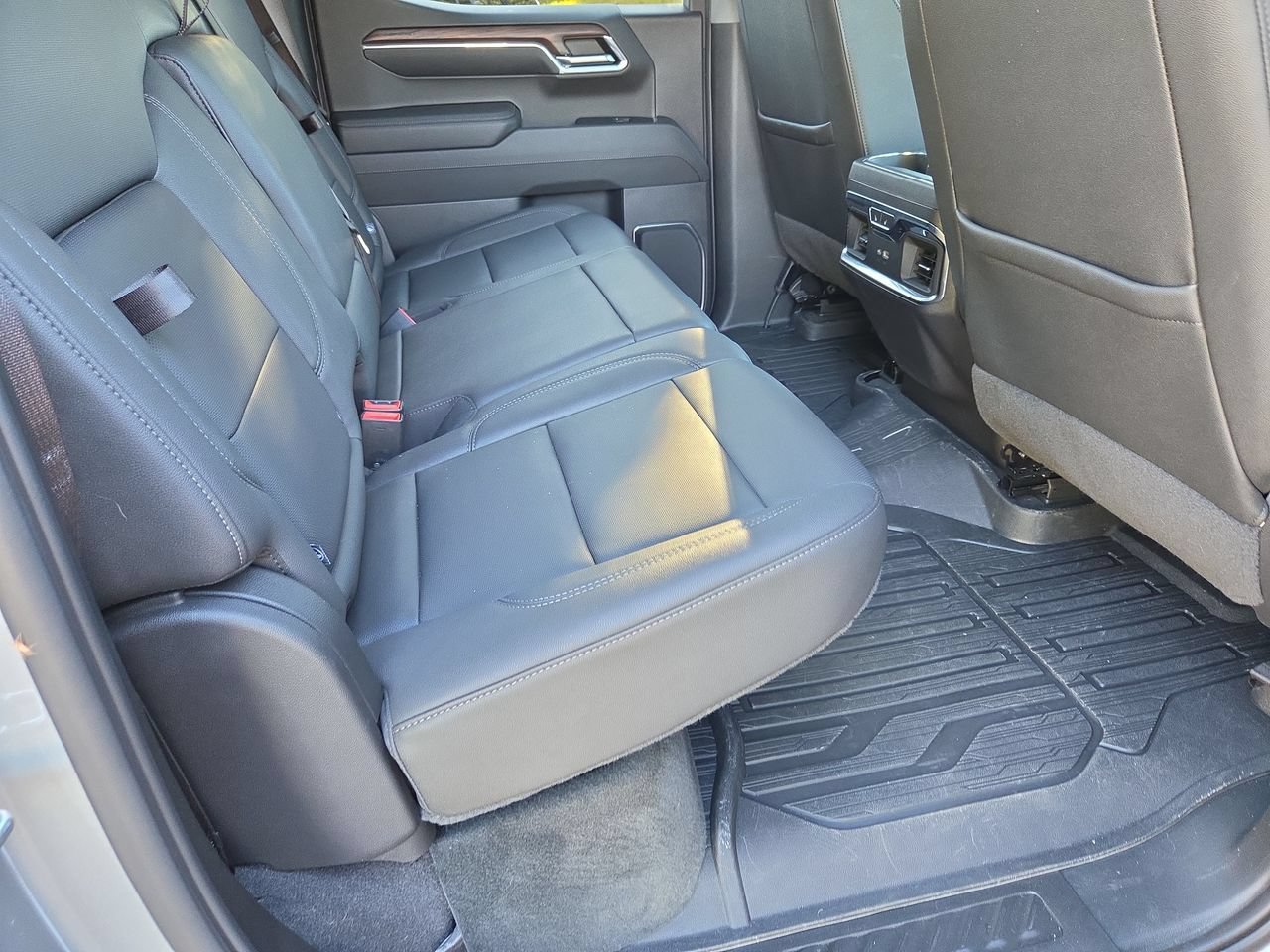 Used 2024 GMC Sierra 1500 SLT w/ SLT Premium Plus Package AWD/4WD image 28