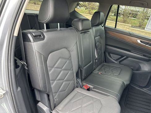 Used 2024 Volkswagen Atlas SE image 31