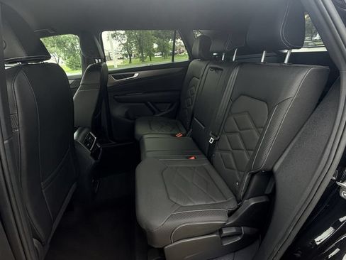 Used 2025 Volkswagen Atlas Cross Sport SE FWD image 31
