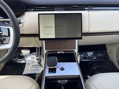 New 2026 Land Rover Range Rover SE image 17