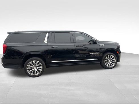 Used 2023 GMC Yukon XL Denali image 9